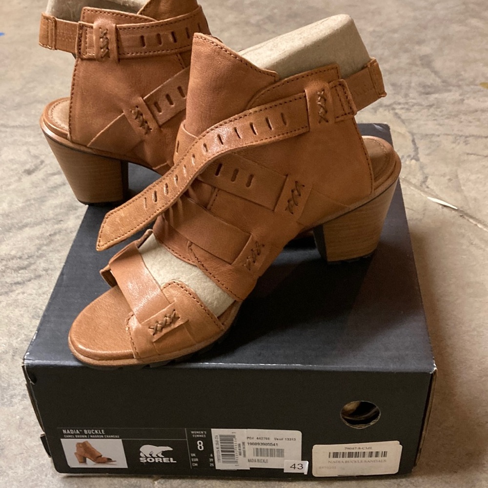 Sorel Nadia Buckle Camel colored sandals new never worn